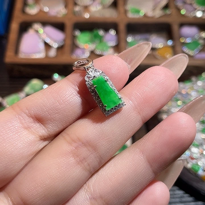 翡翠银S925镶嵌颈饰翡翠