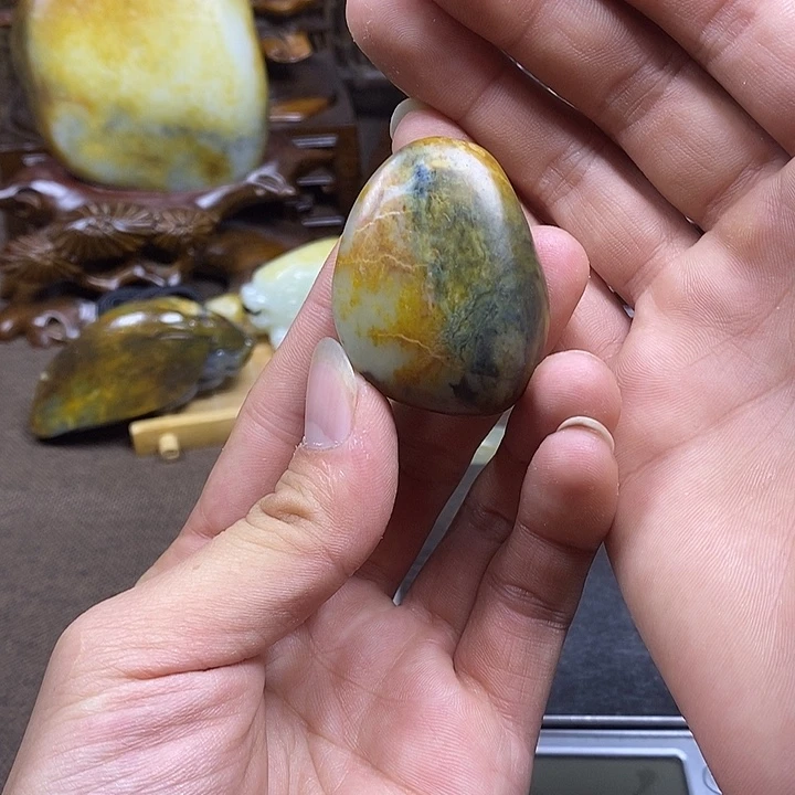 和田玉未镶嵌把件