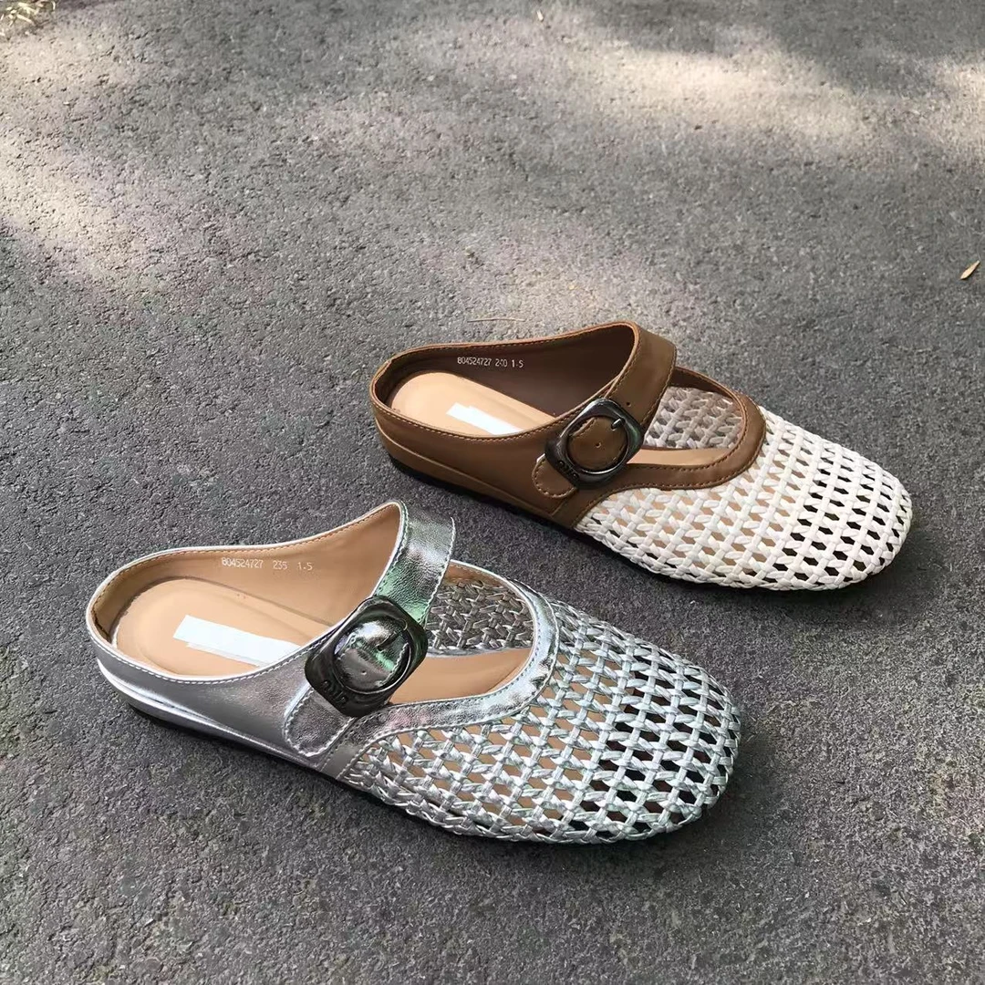 804524727夏季新款2025年法式简约镂空扣带包头拖低跟外穿拖鞋女