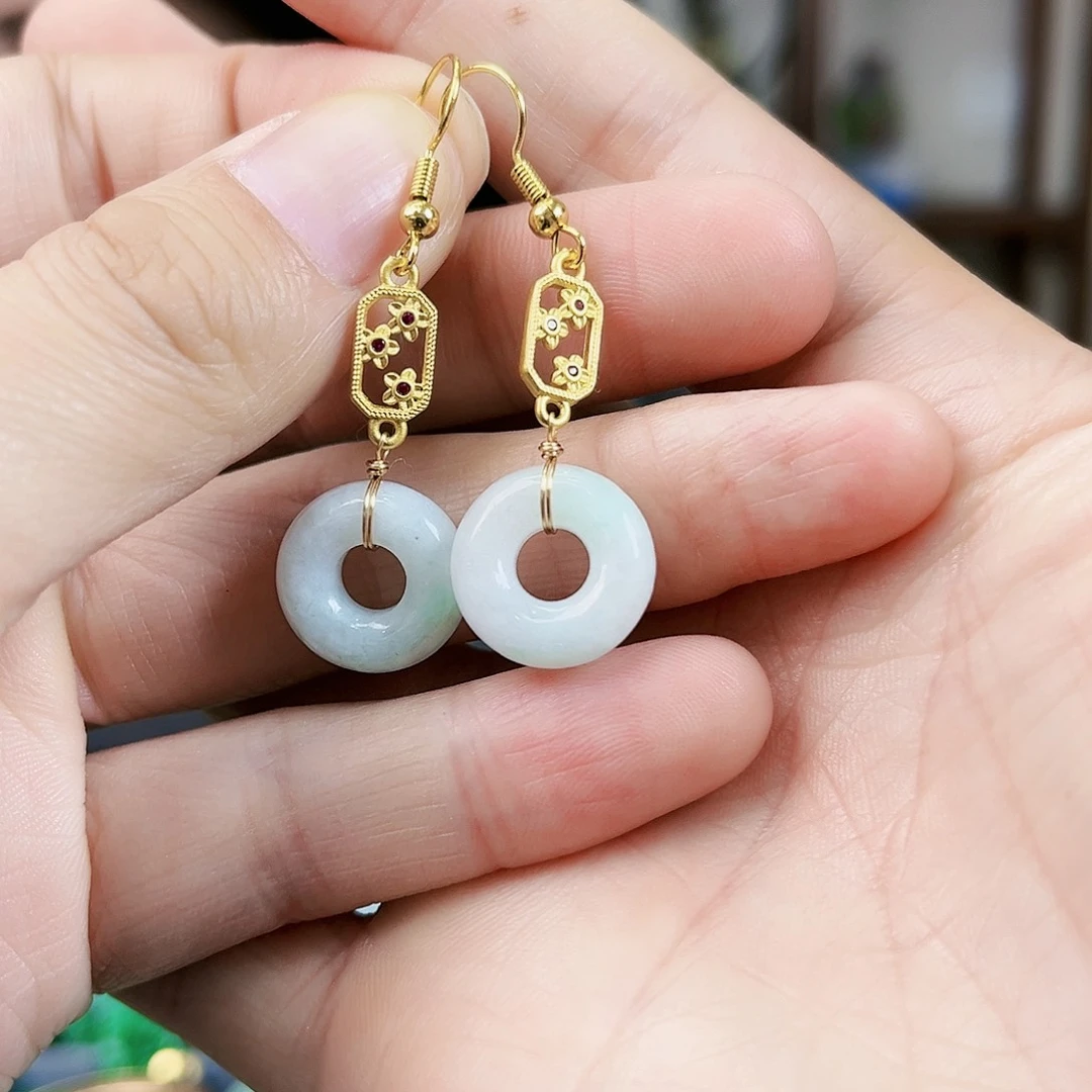 翡翠颈饰未镶嵌耳饰