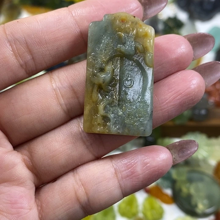 未镶嵌蛇纹石玉吊坠