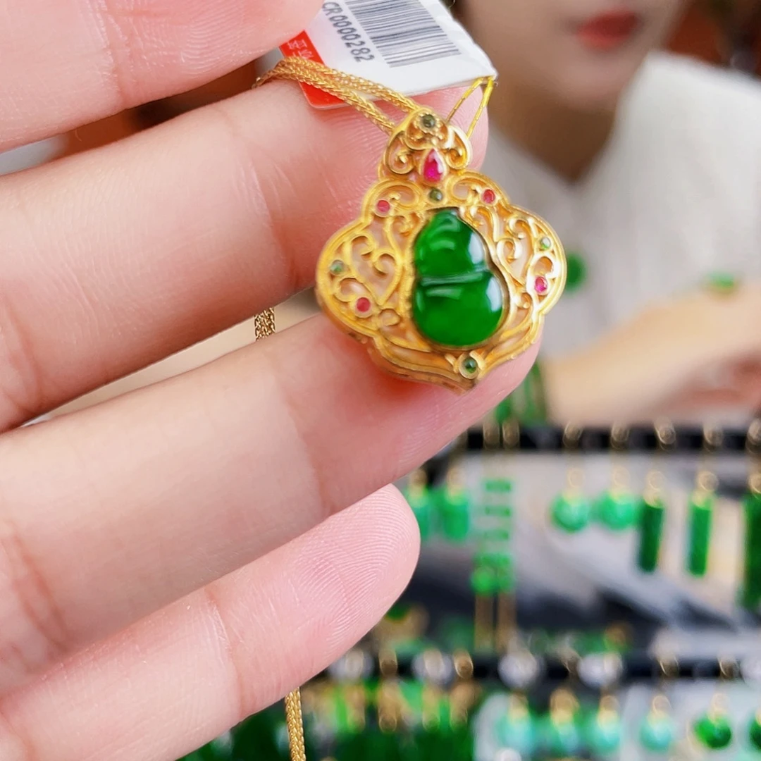 翡翠18K金镶嵌耳饰
