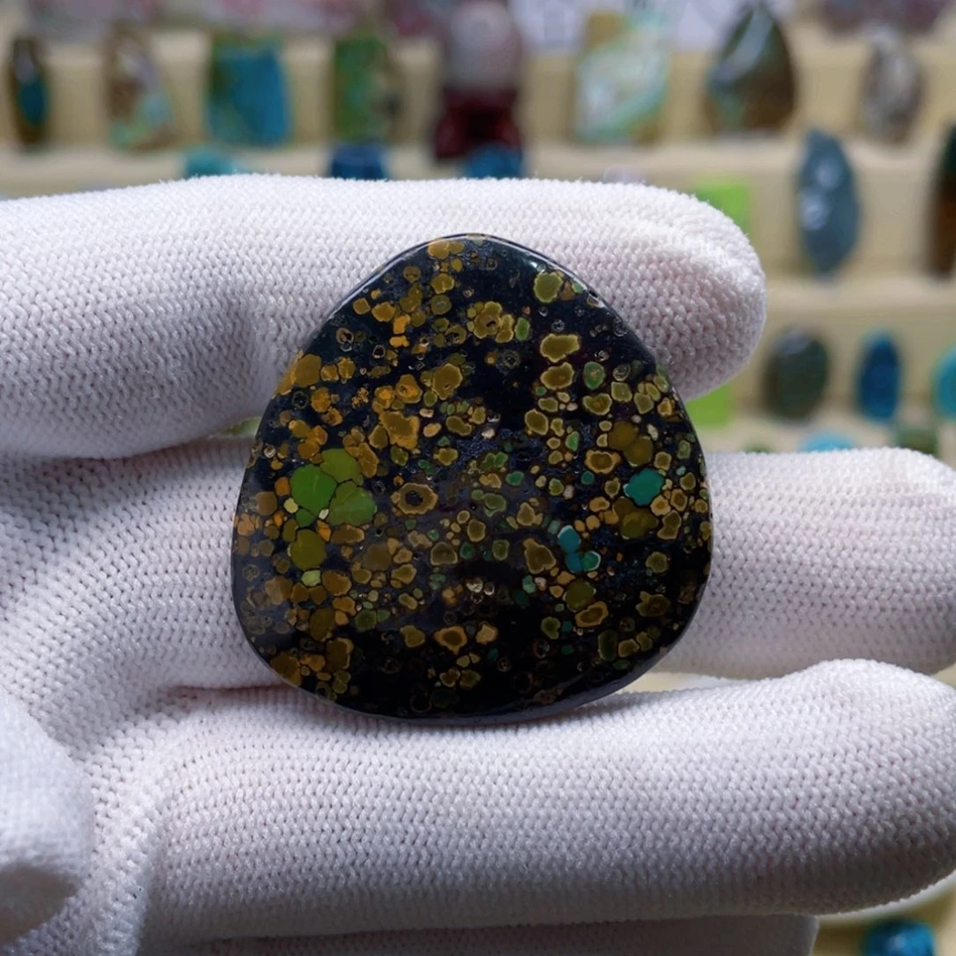 绿松石未镶嵌颈饰