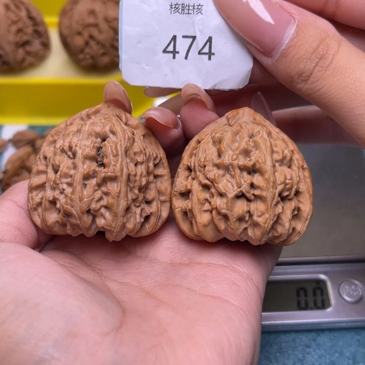 T***團把件文玩核桃三角白41.474