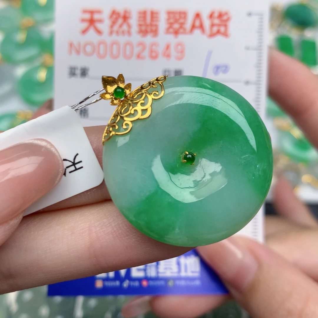 翡翠18K金镶嵌颈饰时**2扣