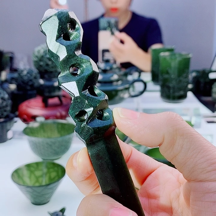 未镶嵌和田玉（青玉）把件
