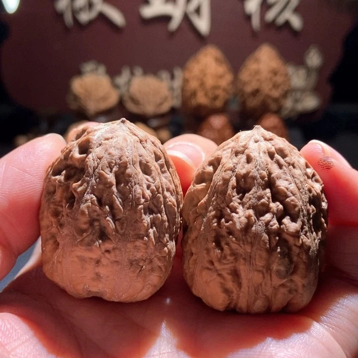 文玩核桃吊坠楸玥核53