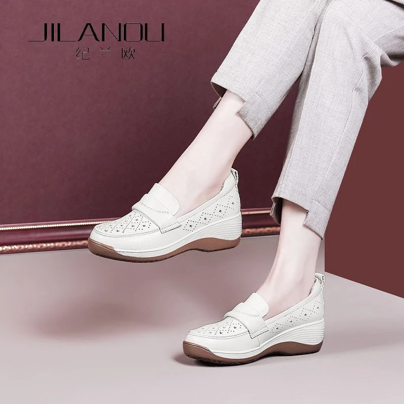 软底镂空真皮女鞋坡跟皮鞋女春季新款轻奢厚底中年单鞋休闲旅游鞋