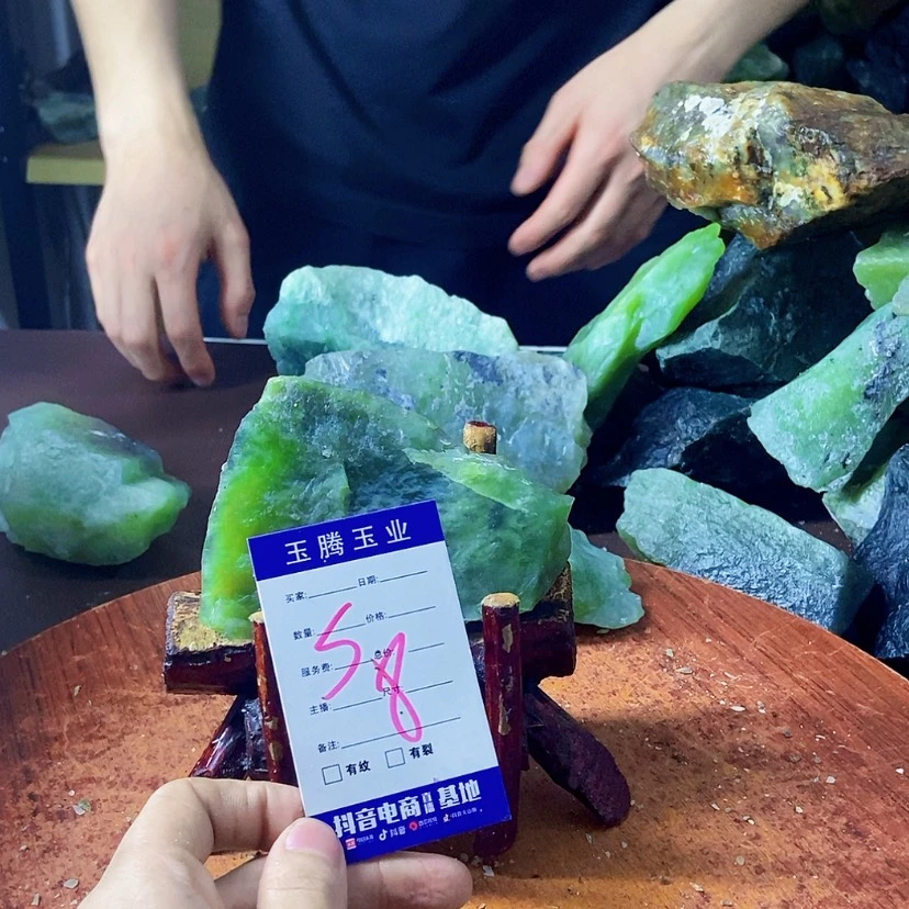 【闪购商品】蛇纹石玉未镶嵌岫玉原石时****了