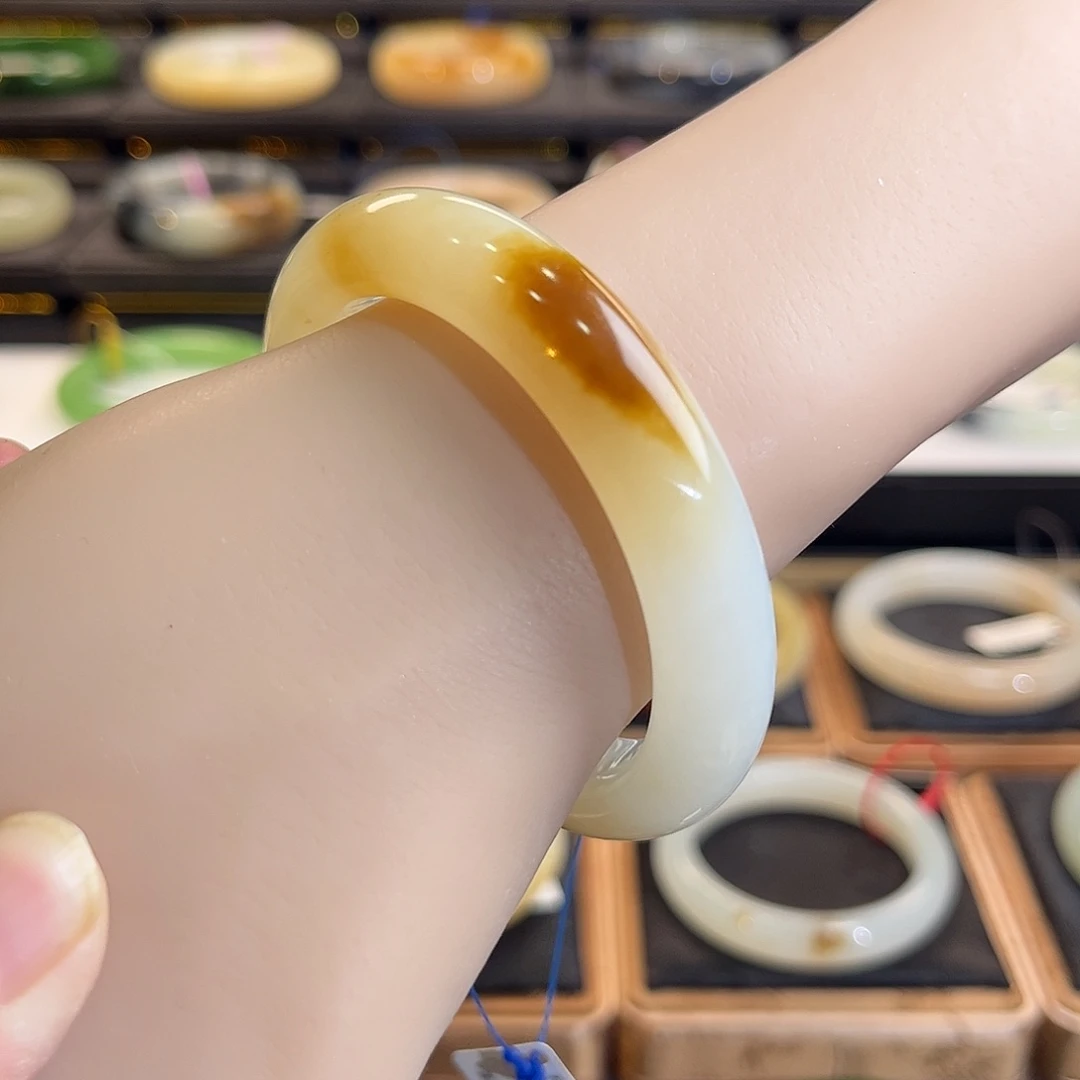 和田玉未镶嵌手镯羊脂白底红糖