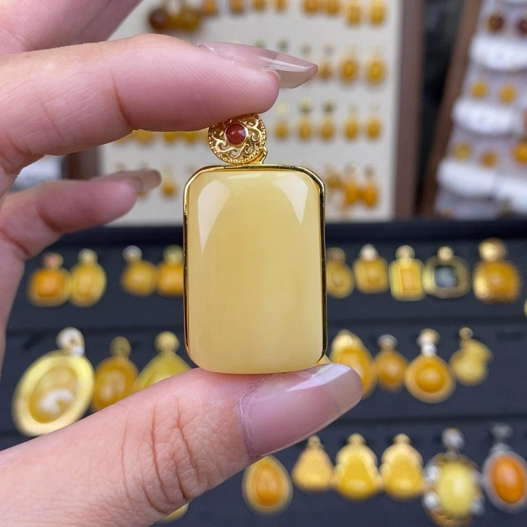 裸石琥珀未镶嵌成品