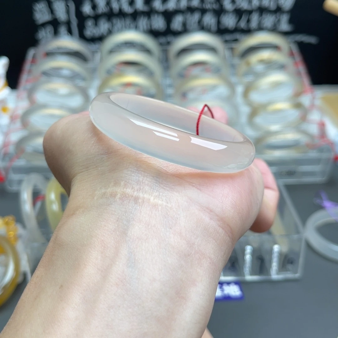 玛瑙/玉髓手镯未镶嵌棠****?