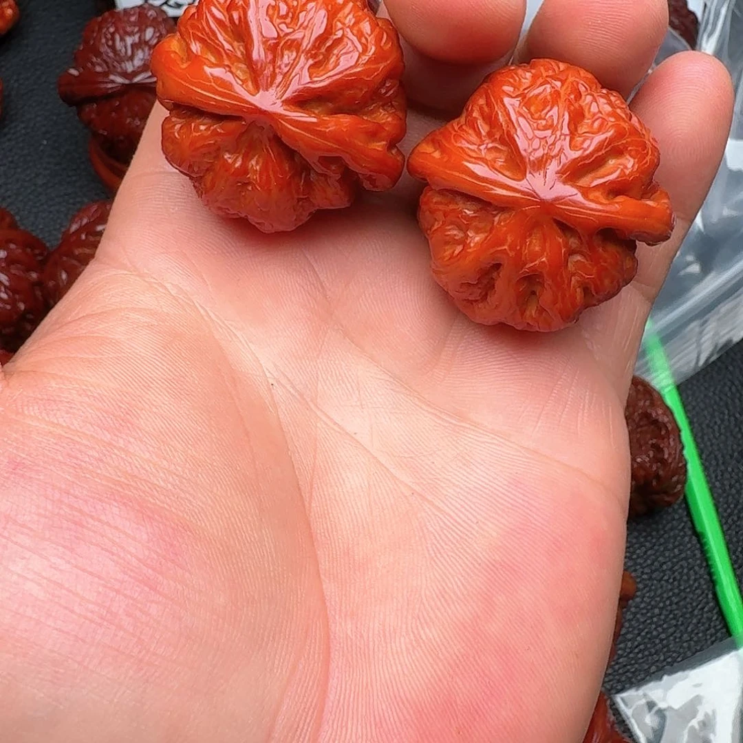 萨***》文玩核桃吊坠大粗筋