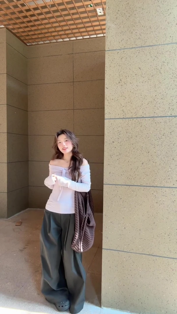 早秋套装网红洋气炸街女装韩系一字肩绑带设计感上衣休闲阔腿裤