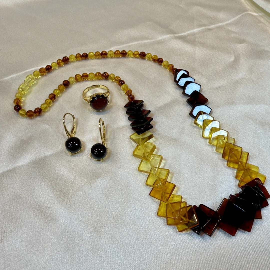 乔美琥珀首饰精美三件套