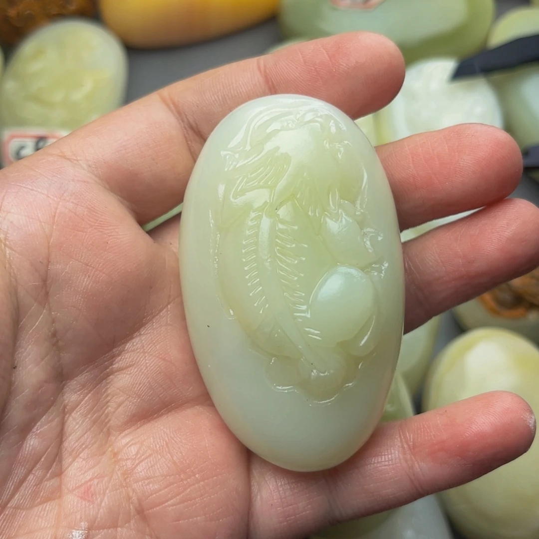 故***渊石材方解石手把件貔貅