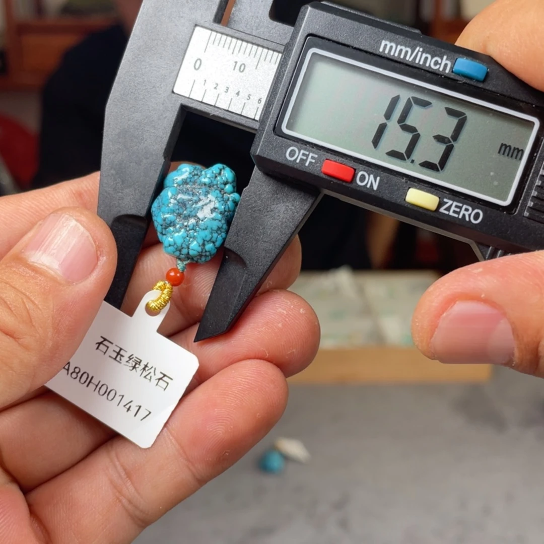 绿松石未镶嵌颈饰