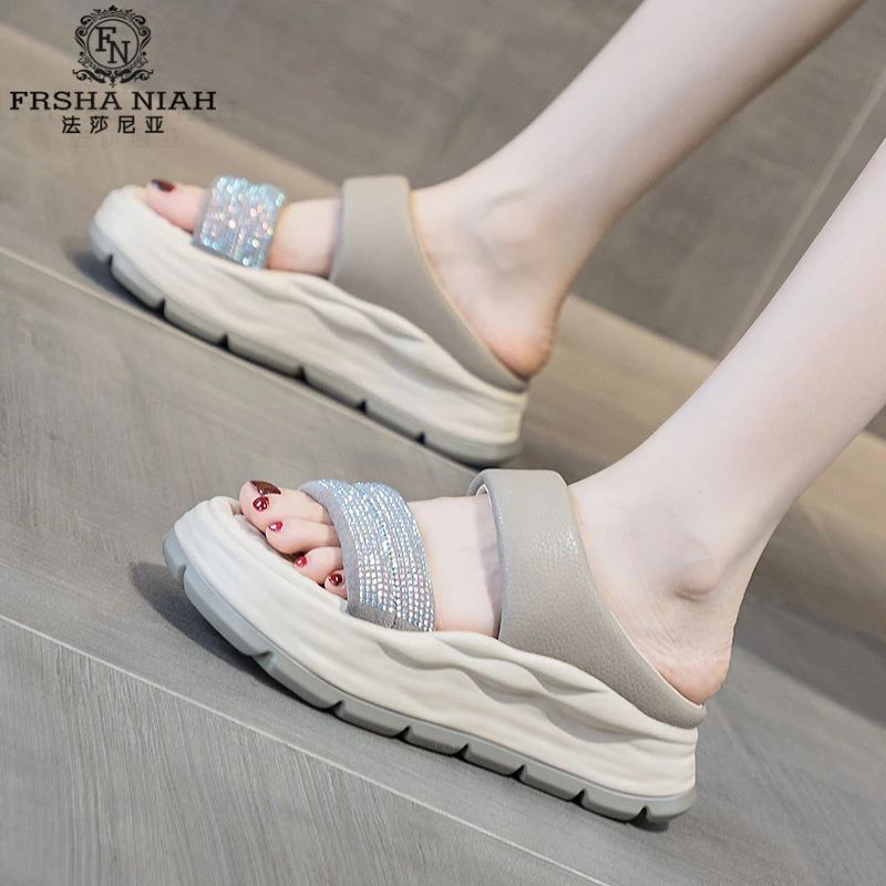 法莎尼亚厚底外穿增高女夏新款透气百搭休闲带水钻拖鞋一字凉拖鞋
