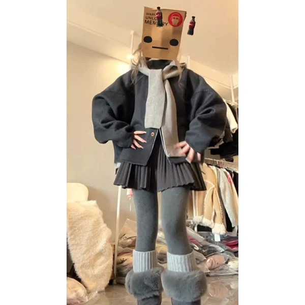 韩版炭灰针织帽子毛呢外套短款女冬季新款高级感呢子大衣裙子套装