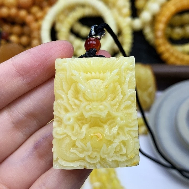 蜜蜡未镶嵌珠宝奇石