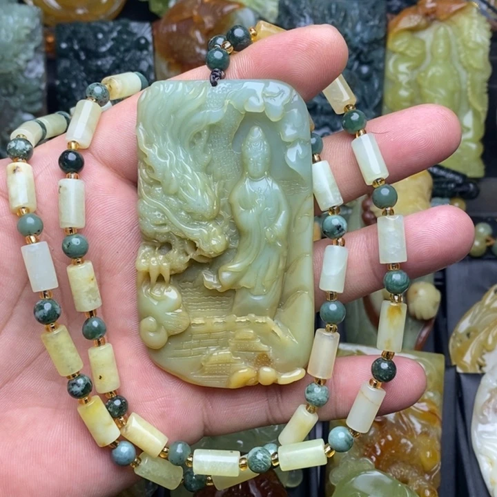 蛇纹石玉未镶嵌颈饰