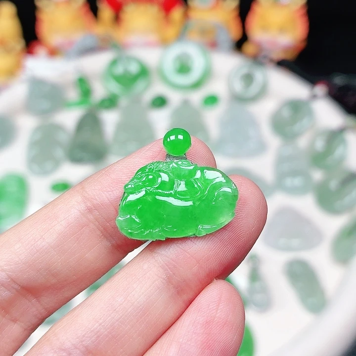 翡翠未镶嵌颈饰缅甸天然A货翡翠