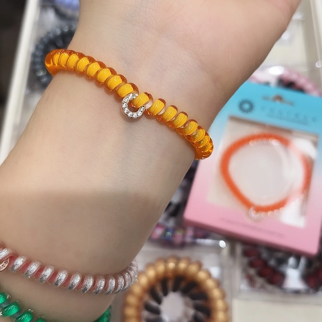 少****非金属发饰手链一条