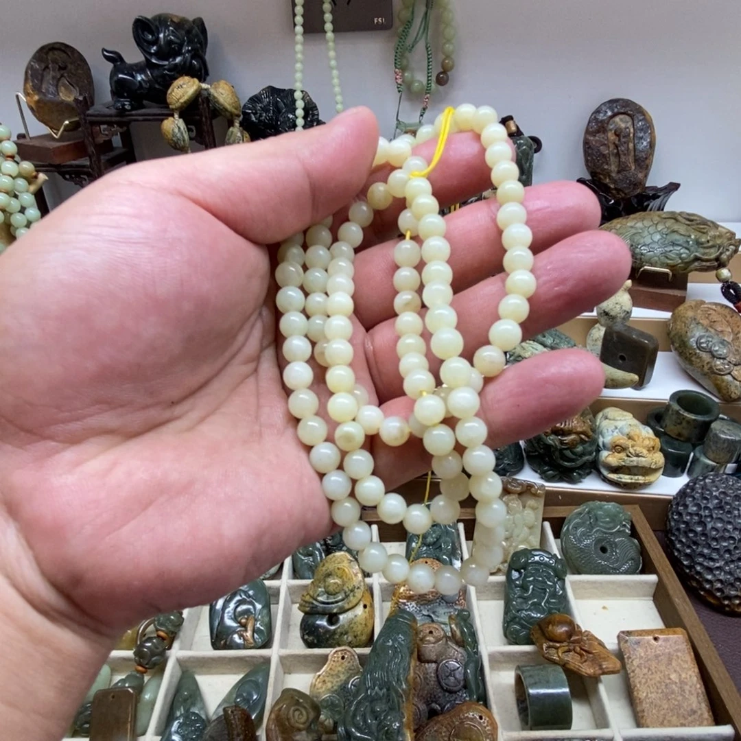 未镶嵌岫岩老玉（透闪石质玉）把件