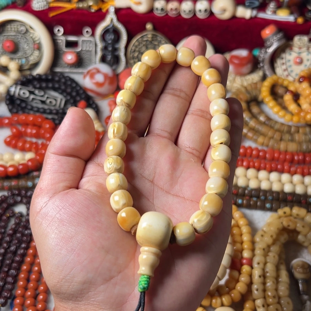 B***F颈饰琉璃单圈手持