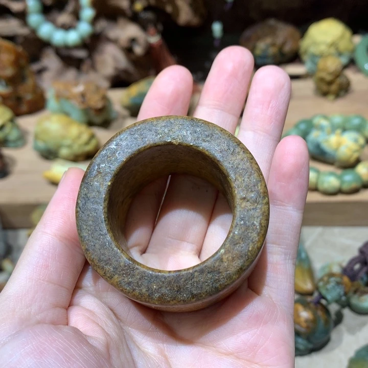 未镶嵌岫岩河磨玉（透闪石质玉）挂件