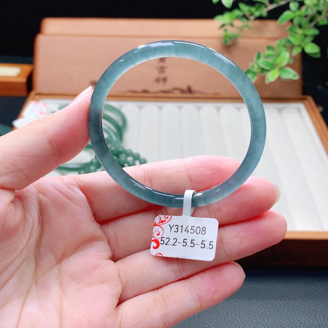 未镶嵌手镯（圆镯）翡翠