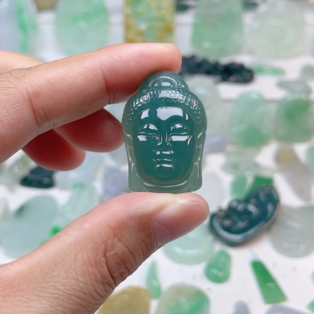 翡翠颈饰未镶嵌侬**情佛头