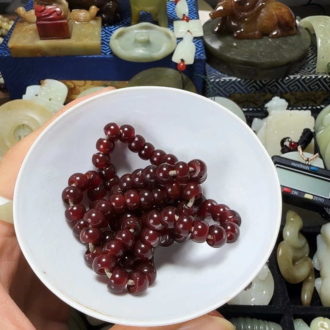 曲***哥颈饰未镶嵌和田玉（糖玉）
