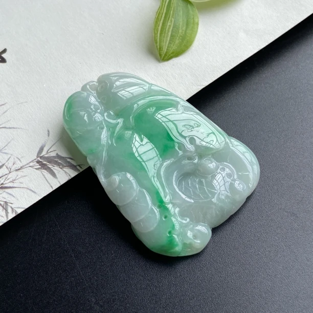 绿色金鱼金玉满堂荷花鱼，天然缅甸翡翠A货精雕菠菜绿飘绿
