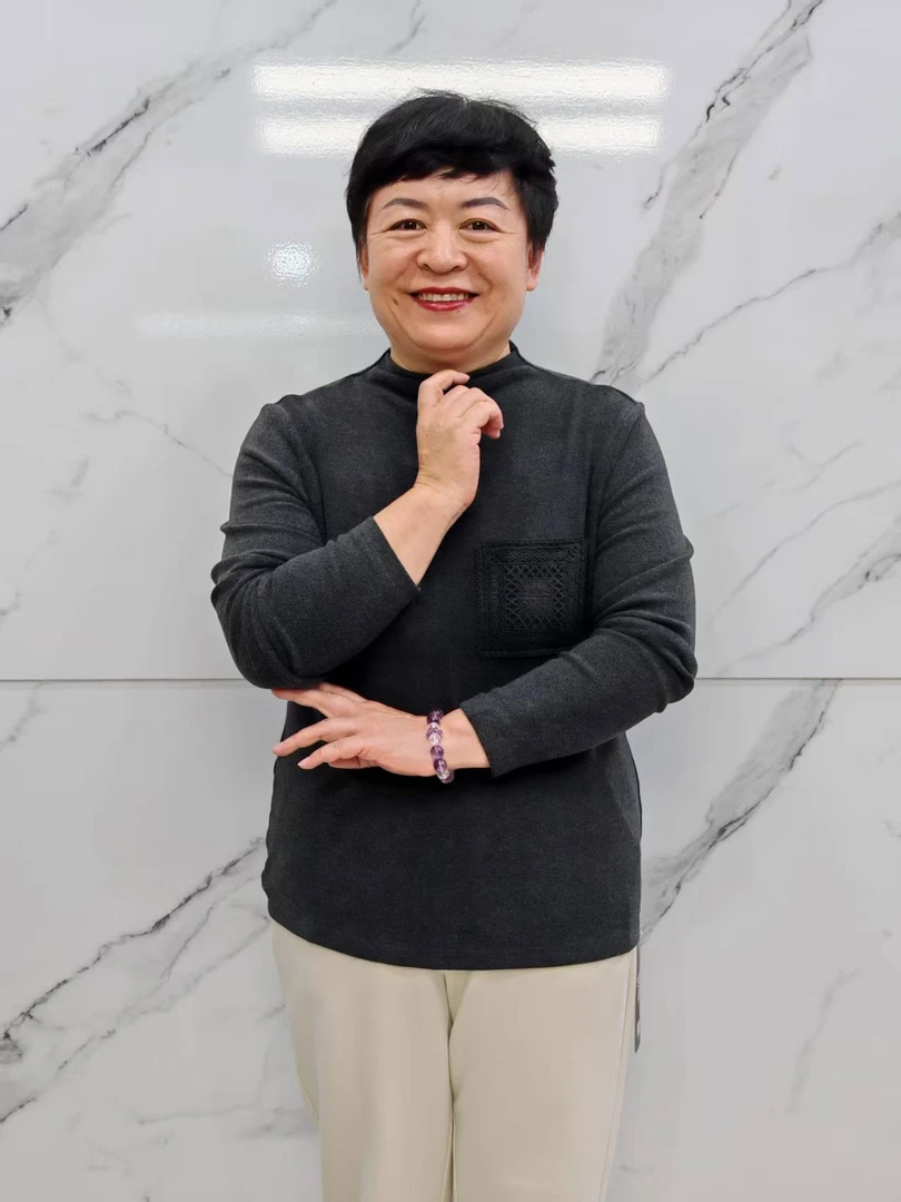 906秋季女士休闲风半高领长袖时尚T恤通勤圆领保暖抗起球中老年
