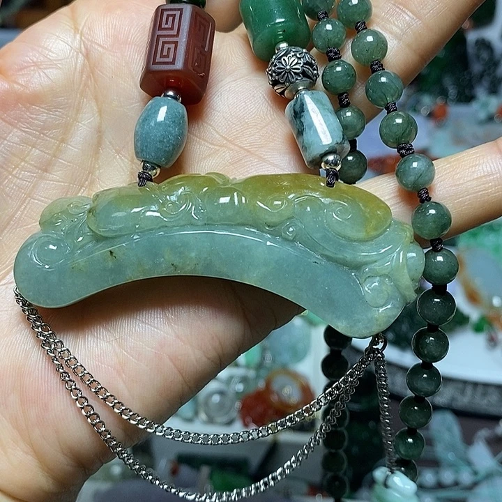 翡翠未镶嵌吊坠(赠链)