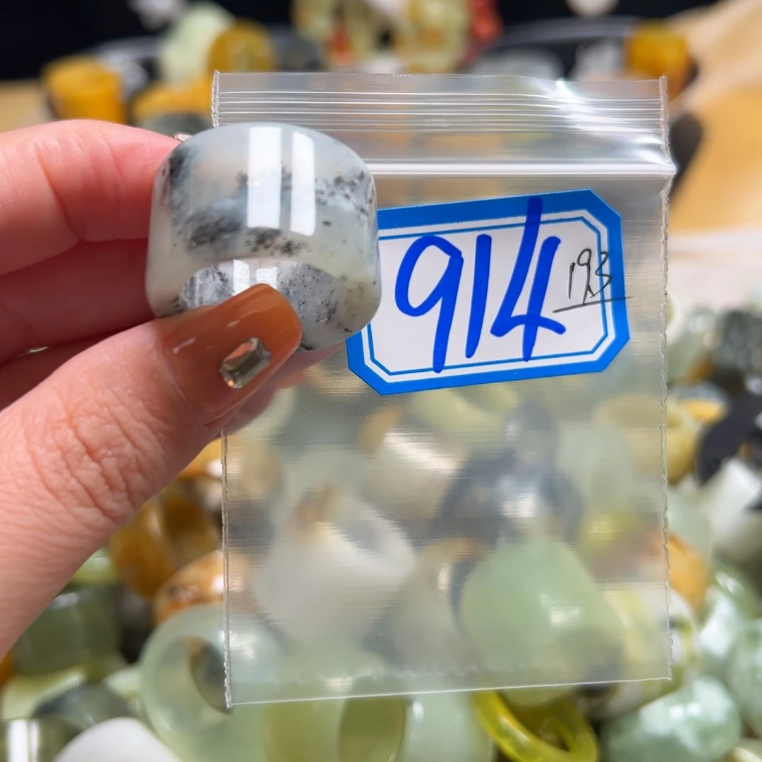 ****屋蛇纹石玉未镶嵌戒指