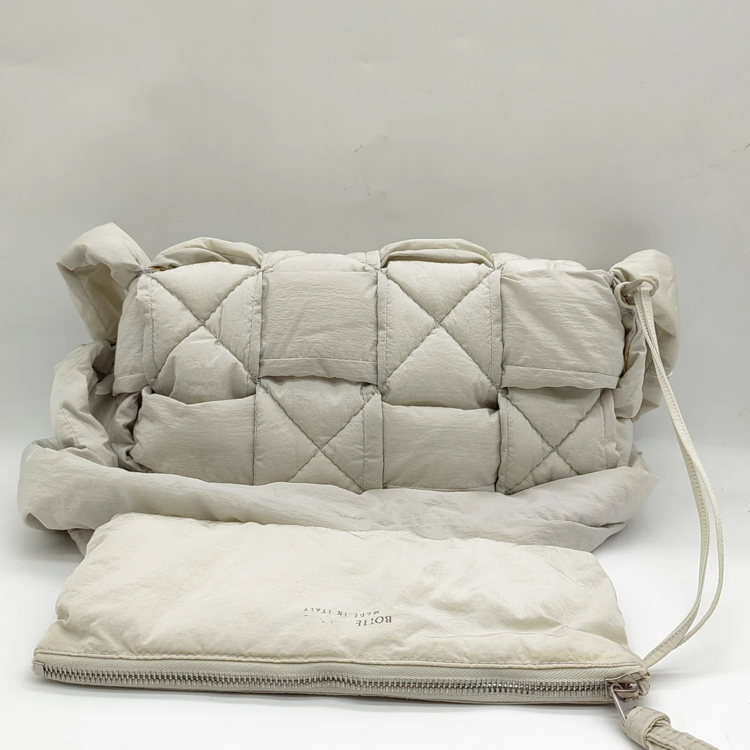 95新 BOTTEGA VENETA/葆蝶家 白色编织斜挎包羽绒包 1501 9706