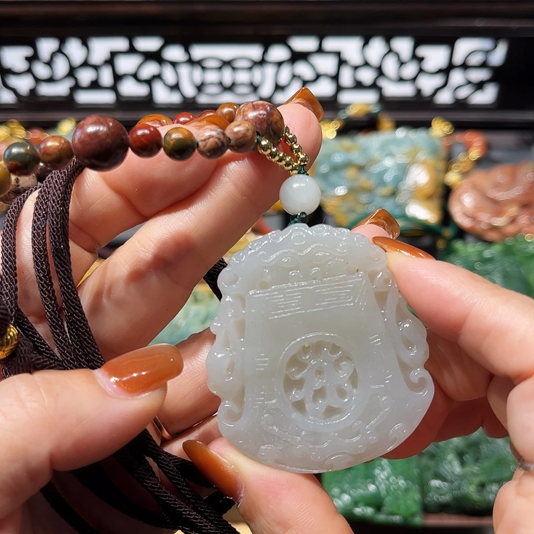 未镶嵌蛇纹石玉吊坠