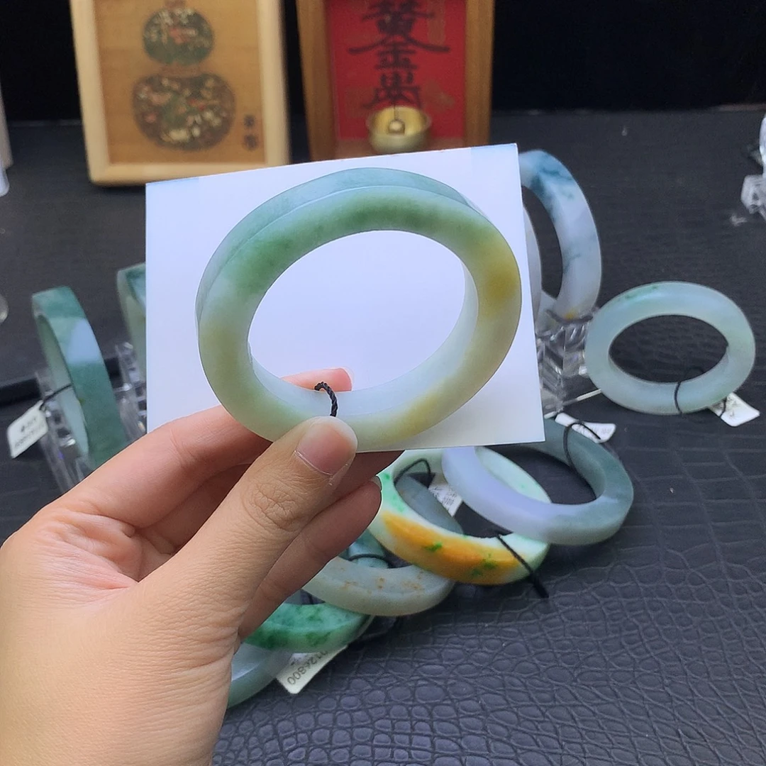 定制翡翠未镶嵌翡翠手镯