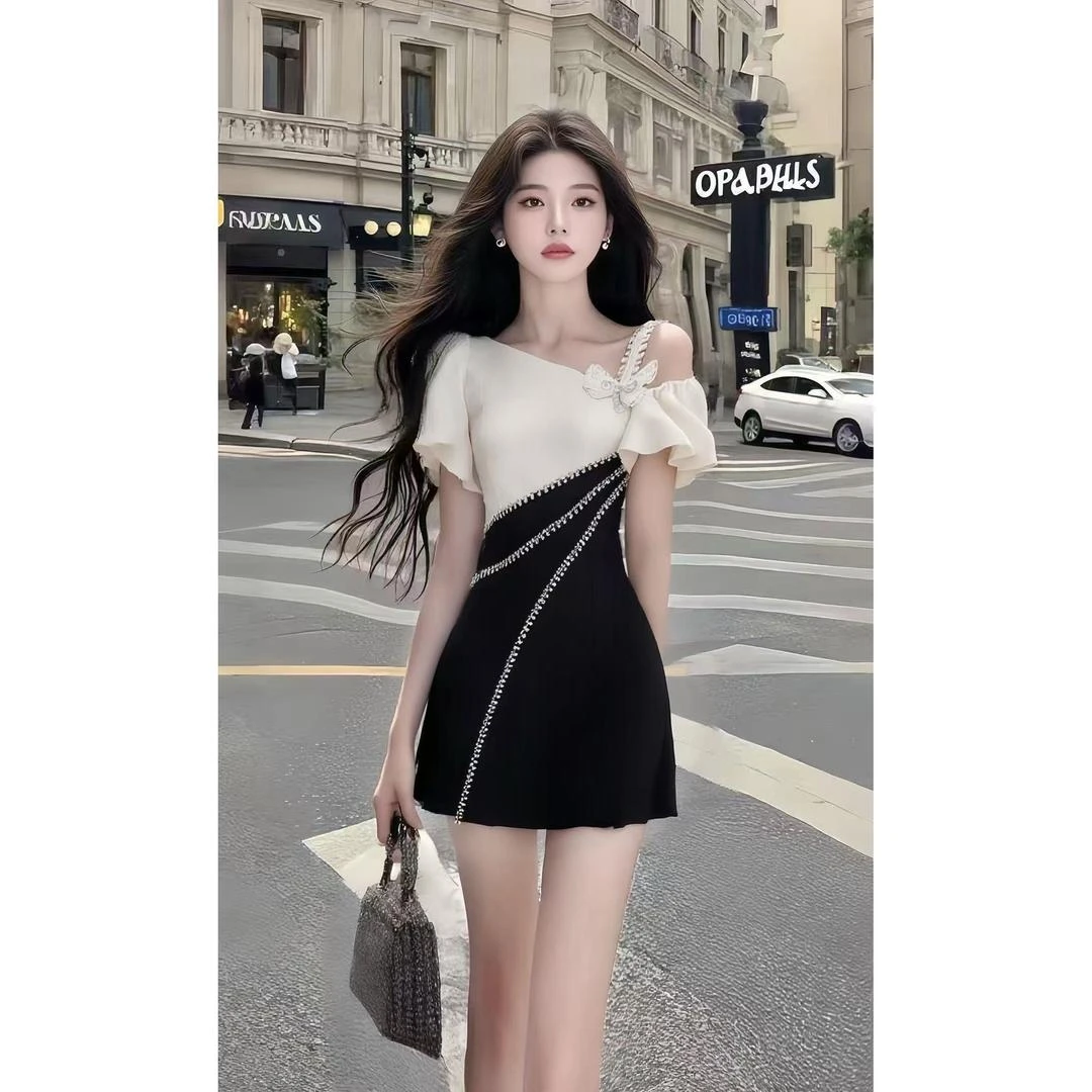 轻奢时尚高端大气设计感斜领露肩收腰修身连衣裙小众显瘦气质女装