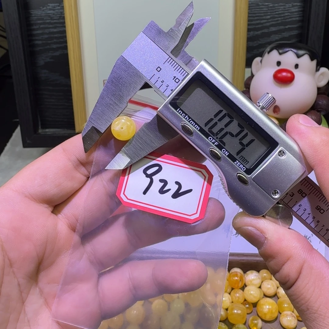 蜜蜡未镶嵌珠宝奇石