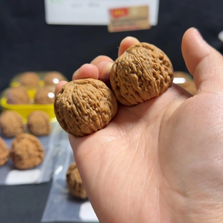 文玩核桃吊坠39团子拉丝凹底南疆石