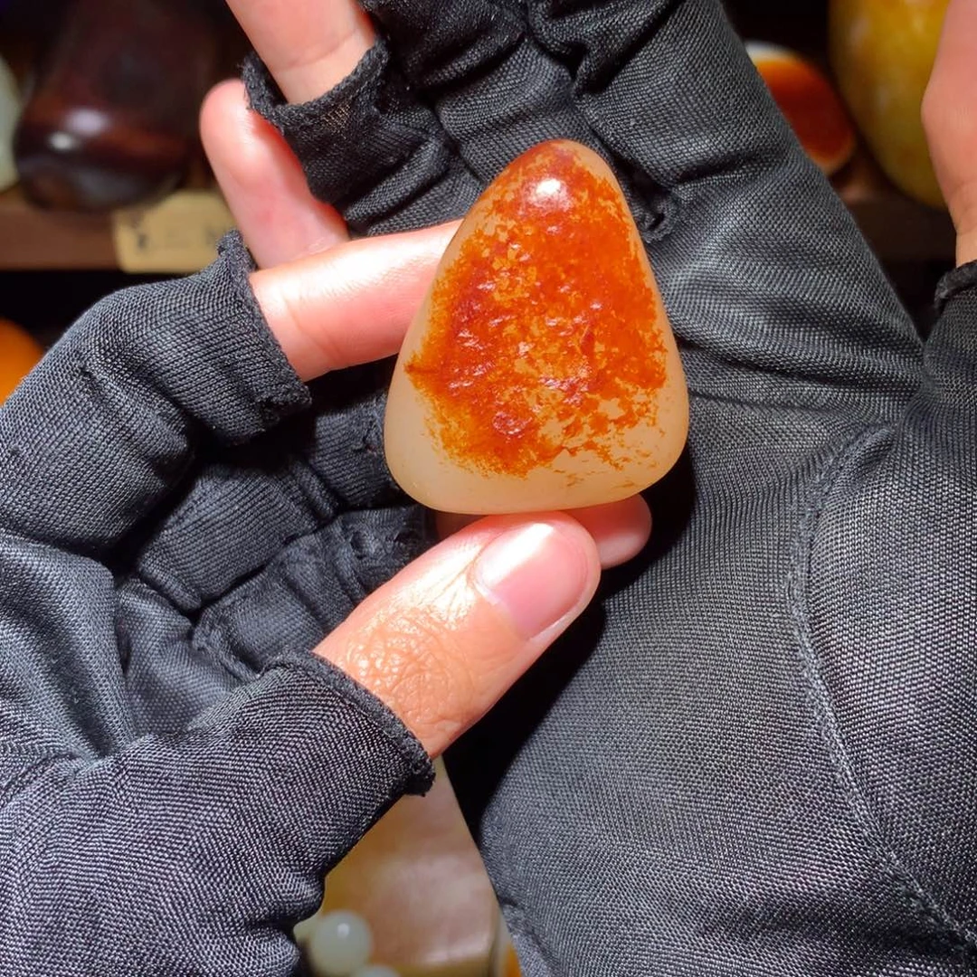 小***.和田玉未镶嵌颈饰