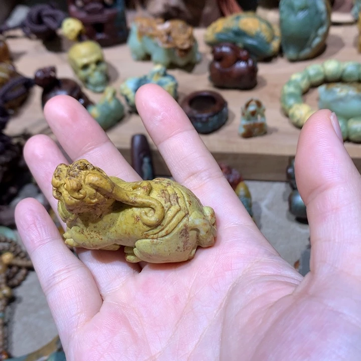 未镶嵌岫岩河磨玉（透闪石质玉）把件