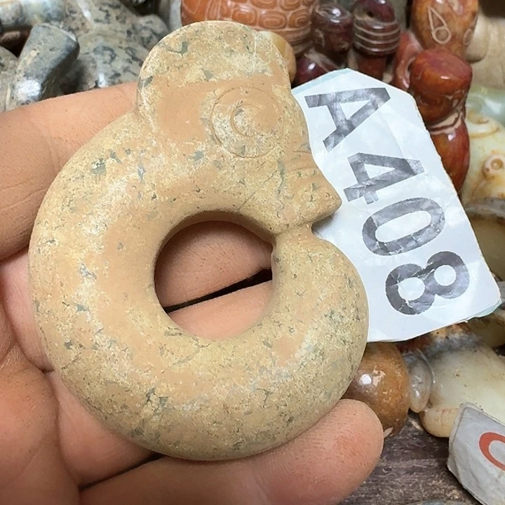 蛇纹石玉颈饰未镶嵌