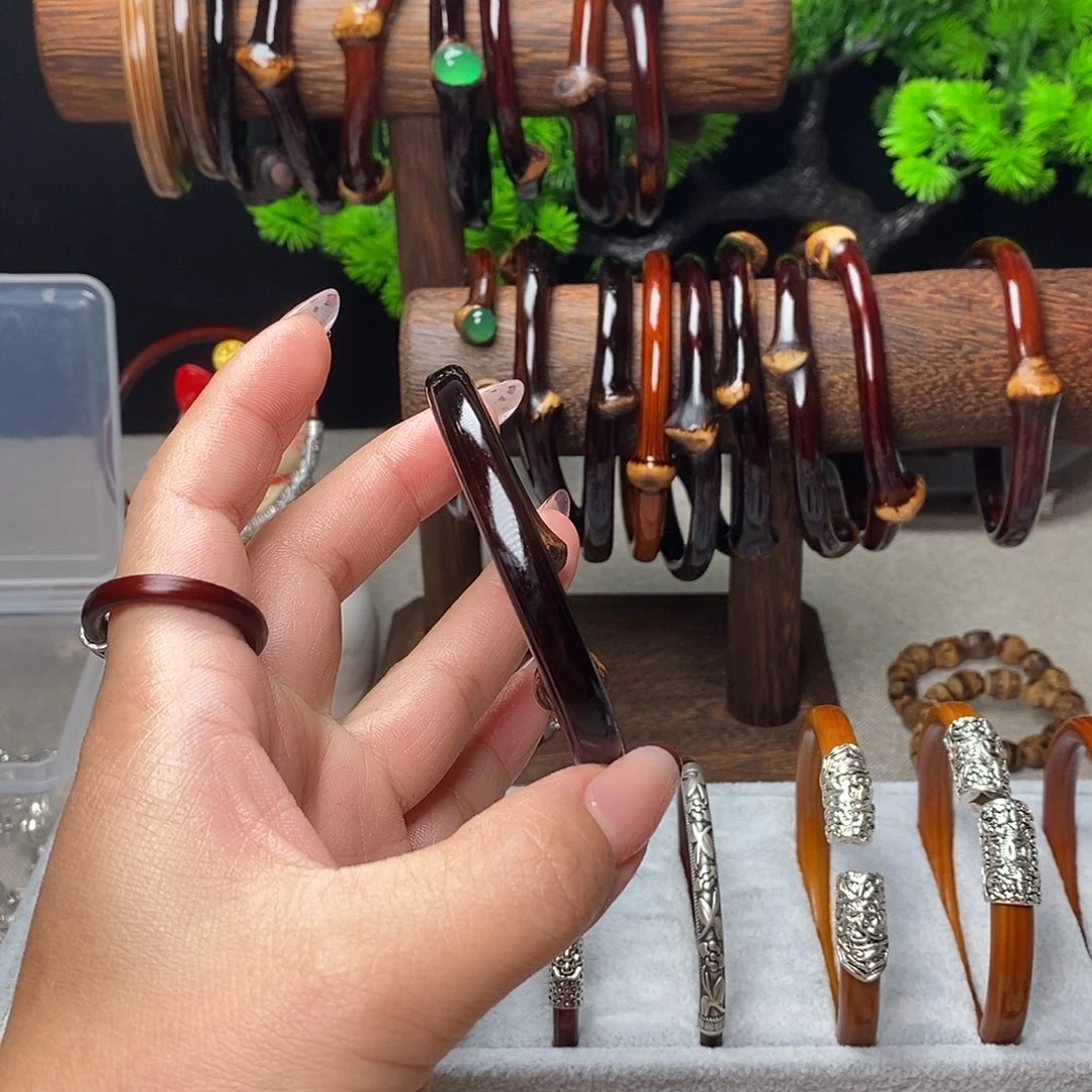 @***虎木质非金属黑藤手镯