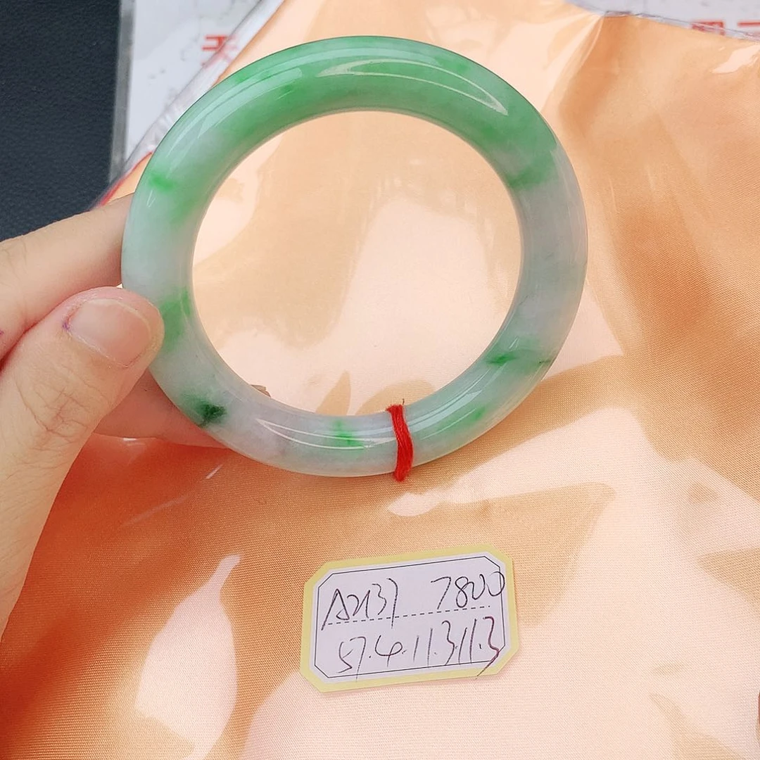 翡翠手镯未镶嵌翡翠