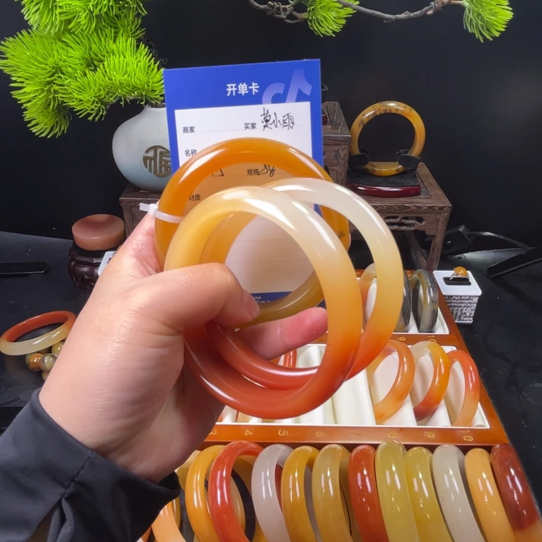 石英质玉手镯未镶嵌莫*雨