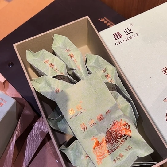 紫砂茶案纯料易武8泡.1盒